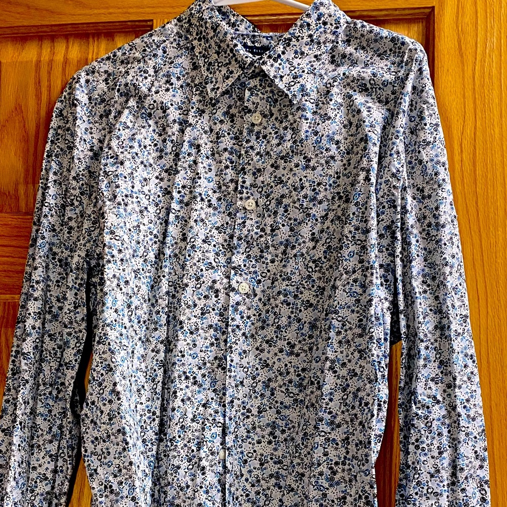 Fun Perry Ellis casual button up dress shirt.